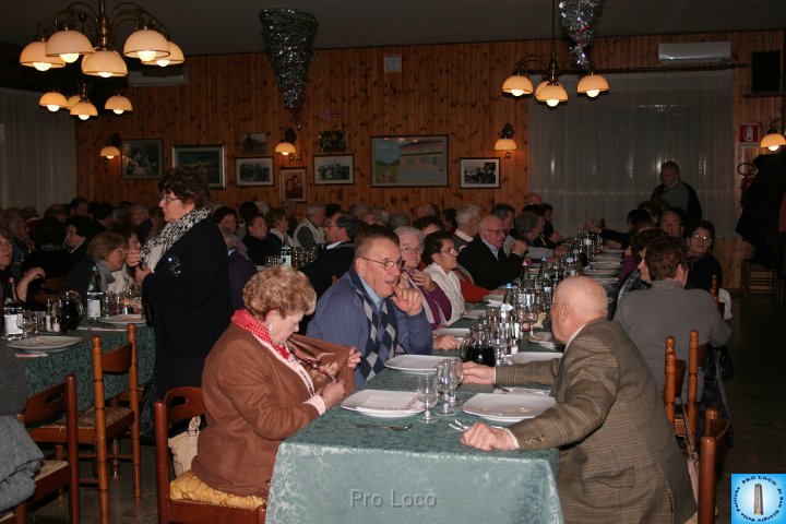 Pranzo Anziani 2011 (12).JPG